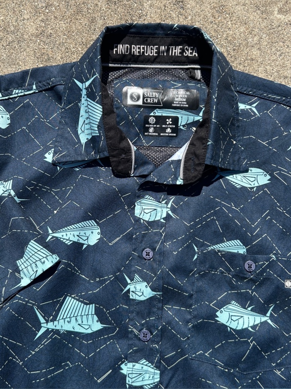 Salty Crew Men’s Dark Blue Bait/Fish Tank Tech Woven Button Up Shirt Size M